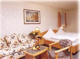 Hotel Gasthof Hirsch Alfdorf Bagian luar foto