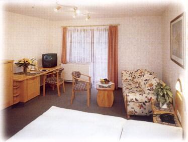 Hotel Gasthof Hirsch Alfdorf Ruang foto