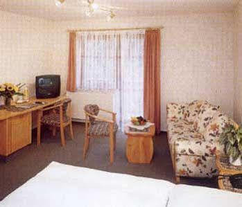 Hotel Gasthof Hirsch Alfdorf Bagian luar foto